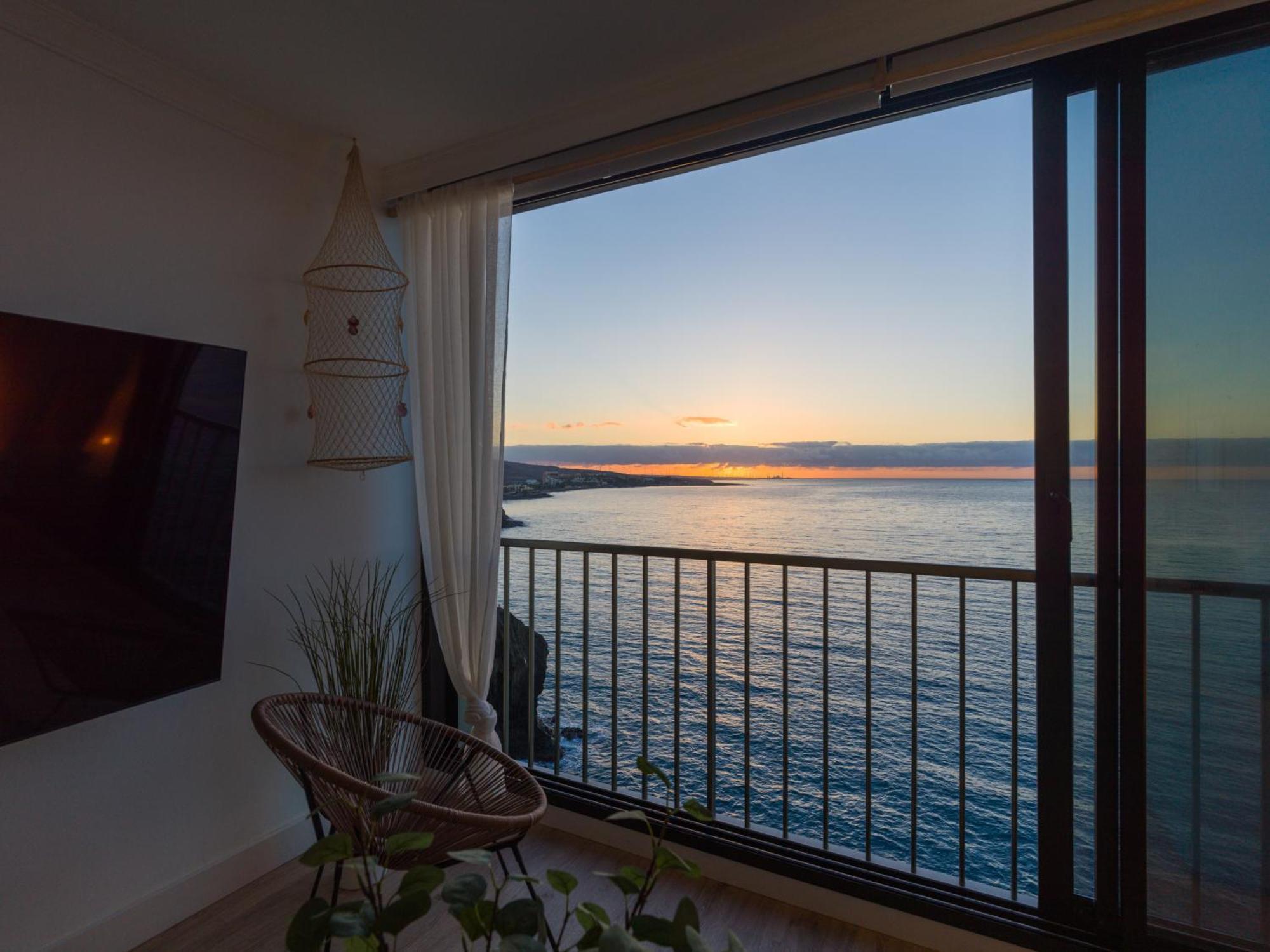 Viewpoint Over The Cliff By Canariasgetaway Feriehus *
